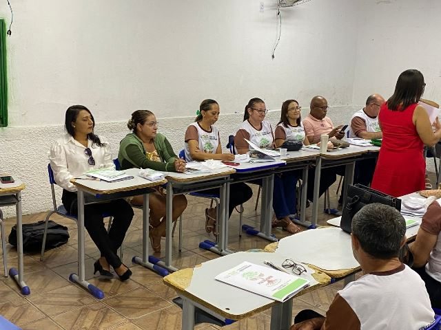 Reunião pedagógica com profissionais da educação