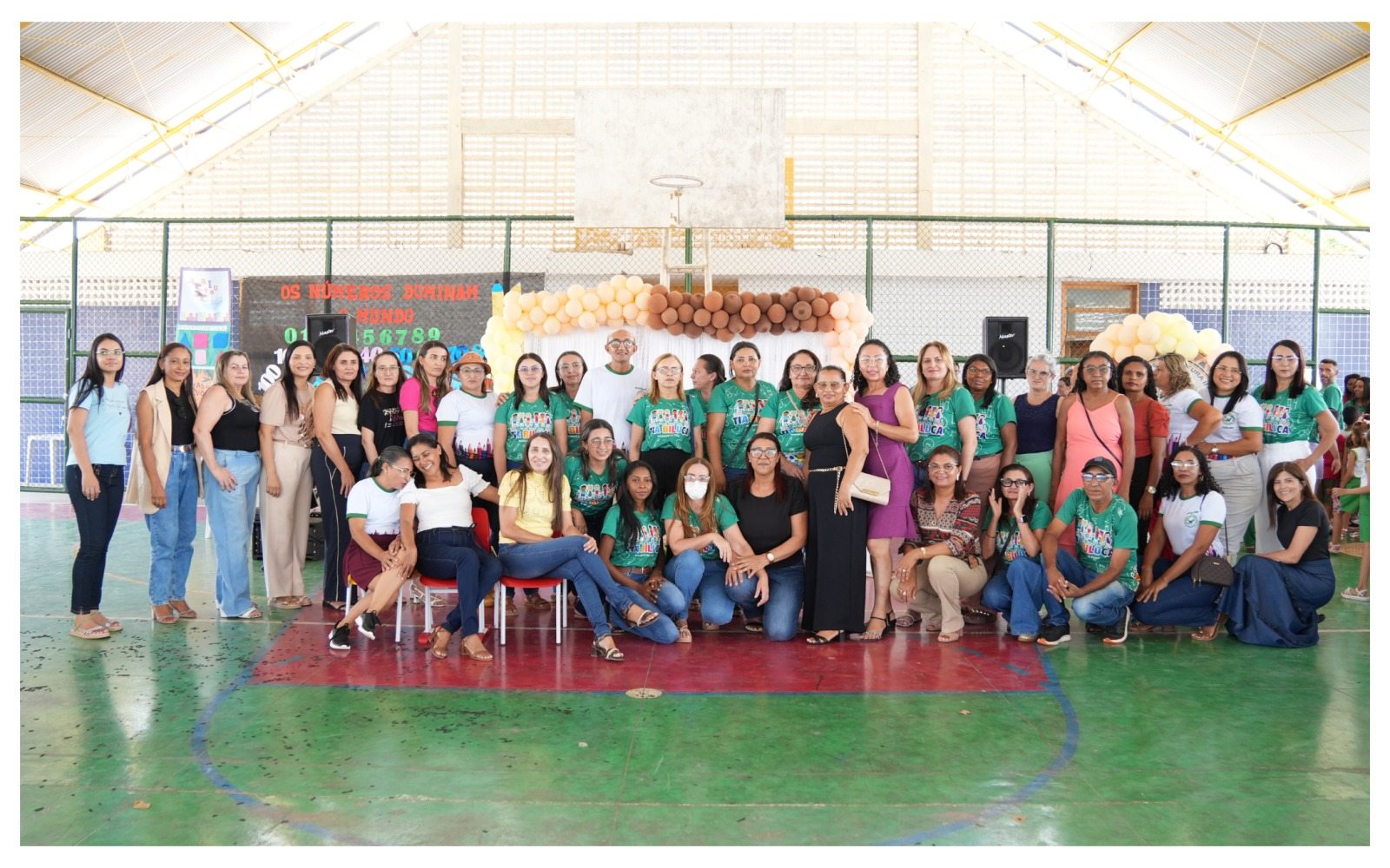 Rede municipal reunida em evento educacional